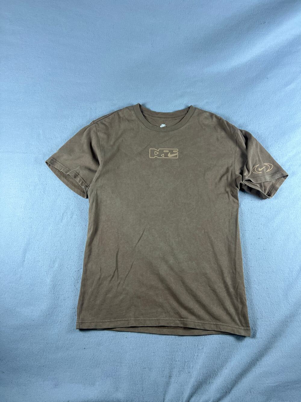 The Nike Tee Mens XS Brown Crew Neck Loose Fit NYC Spellout Logo Graphics Shirt